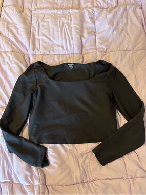 Old Navy Black Long-Sleeve Square Neck Crop Top